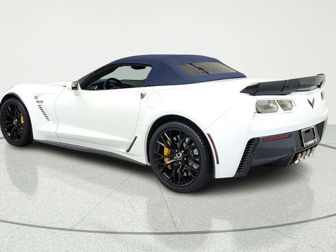 Certified 2015 Chevrolet Corvette Z06 w/ 3LZ Preferred Equipment Group RWD image 3