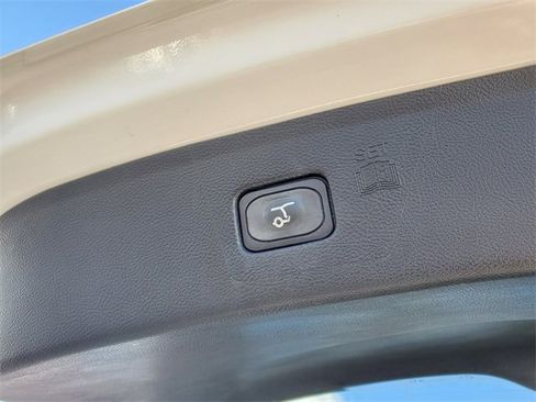 Certified 2022 Ford Edge SEL w/ Convenience Package image 28