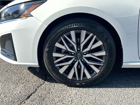 Used 2025 Nissan Altima 2.5 SV image 11