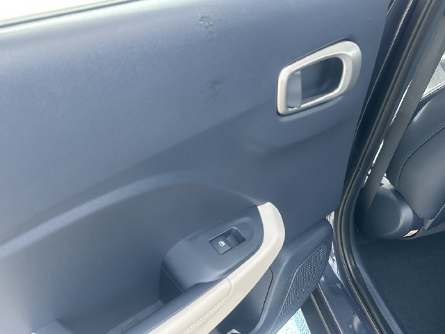 Certified 2025 Hyundai Venue Limited FWD image 12