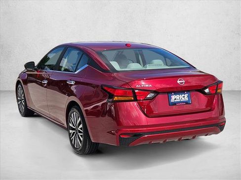 Used 2025 Nissan Altima 2.5 SV FWD image 8
