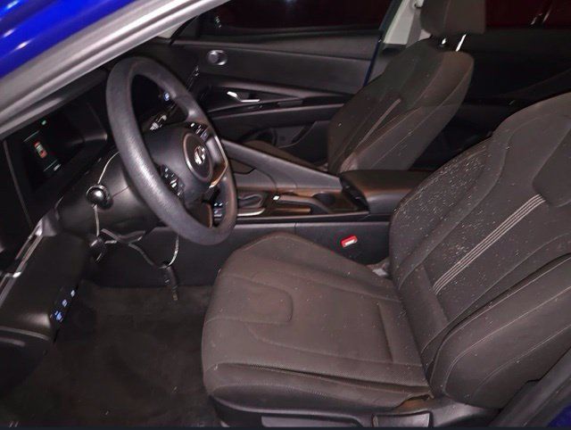 Used 2025 Hyundai Elantra SE FWD image 8