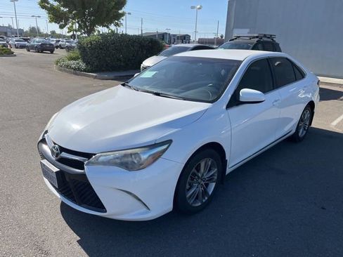 Used 2017 Toyota Camry SE FWD image 1