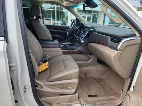 Used 2017 Chevrolet Suburban LT RWD image 12