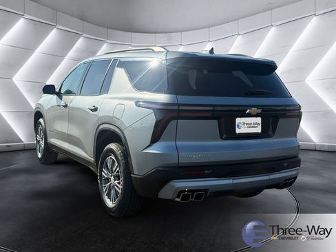 Certified 2024 Chevrolet Traverse LT FWD image 3
