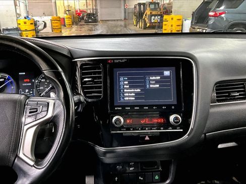 Used 2021 Mitsubishi Outlander LE image 7