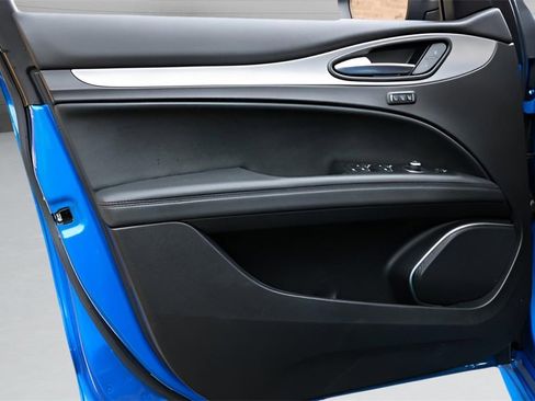 Used 2023 Alfa Romeo Stelvio Veloce image 22