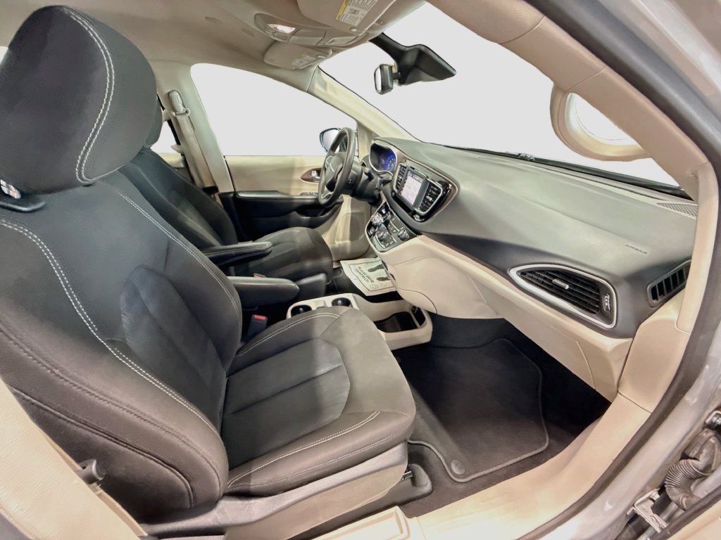 Used 2023 Chrysler Voyager LX FWD image 27