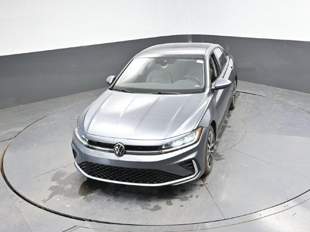 Used 2025 Volkswagen Jetta SE FWD image 35