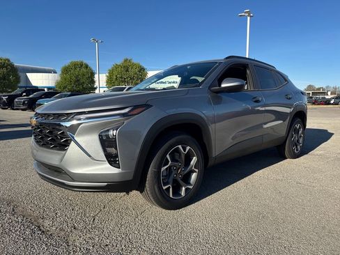 New 2026 Chevrolet Trax LT w/ LT Convenience Package image 2