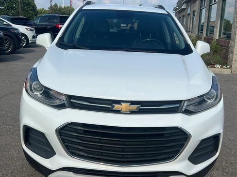Used 2019 Chevrolet Trax LT w/ LT Convenience Package FWD image 3
