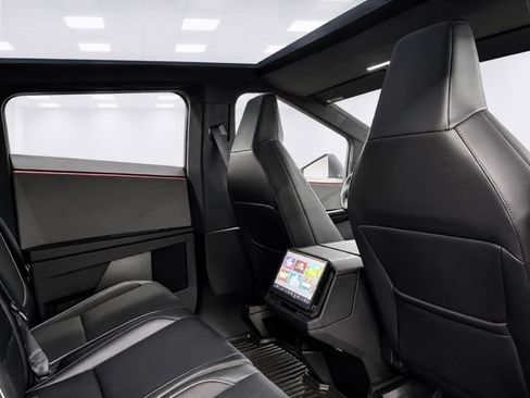 Used 2024 Tesla Cybertruck AWD Crew Cab image 26