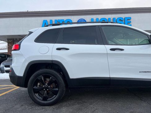 Used 2017 Jeep Cherokee Sport image 35