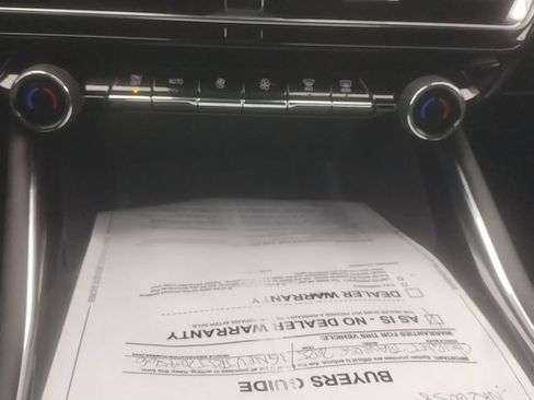 Used 2025 Chevrolet Traverse Z71 image 33