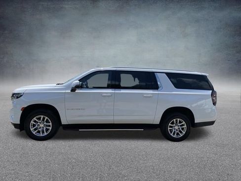 Used 2021 Chevrolet Suburban LT w/ Luxury Package AWD/4WD image 29