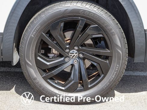 Used 2023 Volkswagen Atlas SE w/ Panoramic Sunroof Package AWD/4WD image 13