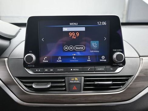 Used 2024 Nissan Altima 2.5 SV FWD image 19