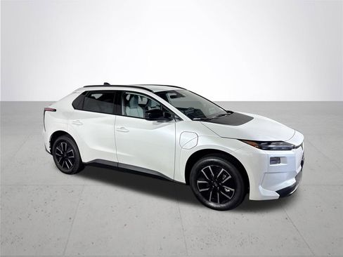 New 2026 Subaru Solterra Premium image 4