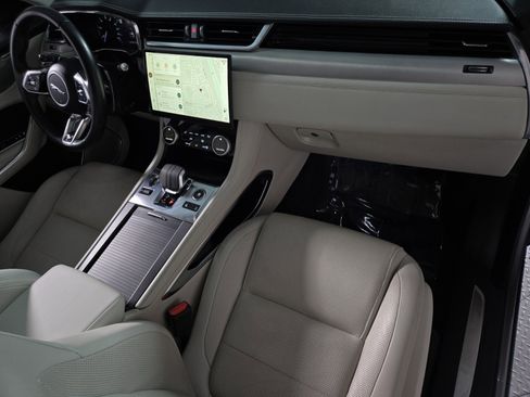 Used 2023 Jaguar F-PACE R-Dynamic S image 18