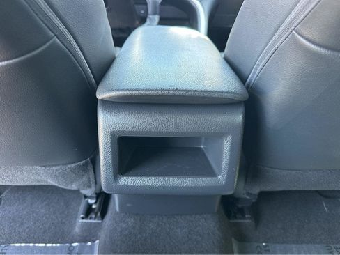 Used 2022 Toyota Camry SE w/ Convenience Package FWD image 17