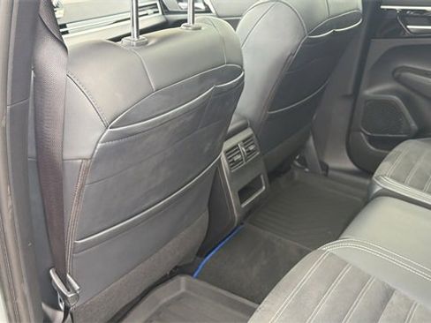 Used 2024 Mitsubishi Outlander 4WD Plug-In Hybrid image 17