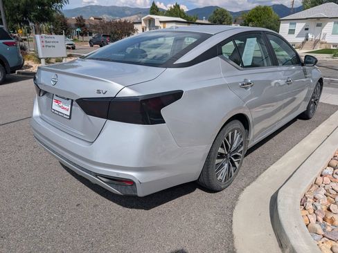 Used 2024 Nissan Altima 2.5 SV FWD image 5