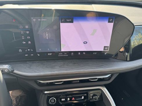 Used 2025 Audi Q5 Premium w/ Convenience Package image 17