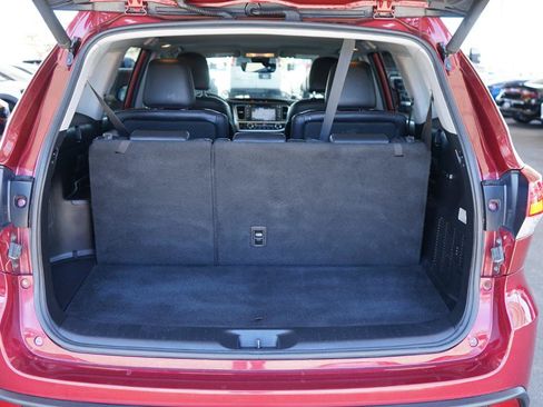 Used 2019 Toyota Highlander SE w/ Nightshade Edition FWD image 28