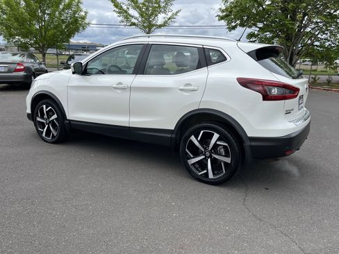 Used 2022 Nissan Rogue Sport SL AWD/4WD image 3