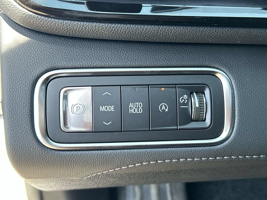 Used 2026 Buick Enclave Avenir w/ Super Cruise Package FWD image 18