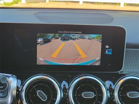 Certified 2021 Mercedes-Benz GLB 250 4MATIC image 21