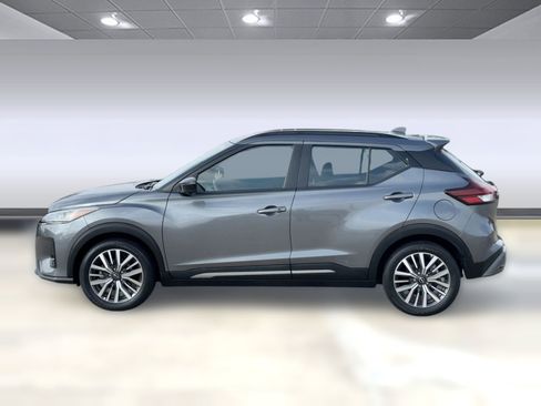 Used 2024 Nissan Kicks SR image 2