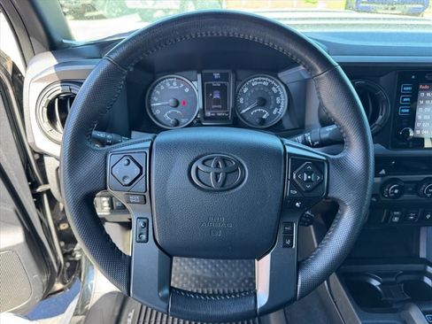 Used 2018 Toyota Tacoma TRD Sport image 22