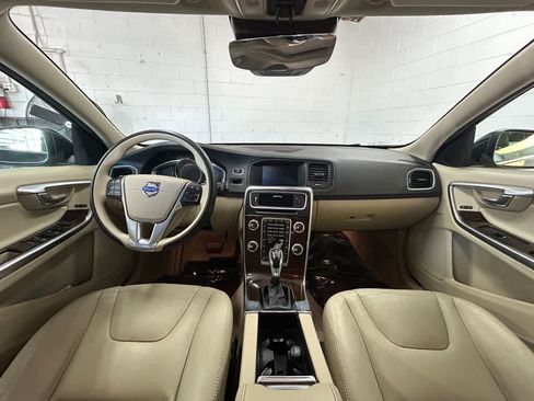 Used 2015 Volvo V60 T5 Platinum FWD image 10
