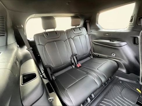 Used 2025 Jeep Grand Cherokee L Limited w/ Luxury Tech Group II image 18