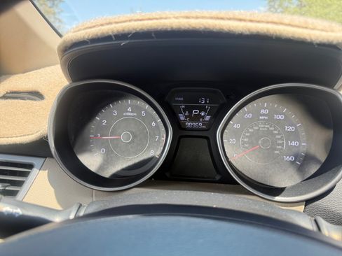 Used 2015 Hyundai Elantra SE FWD image 14