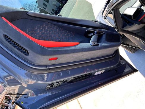 Used 2025 Lamborghini Revuelto image 16