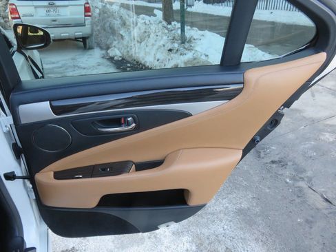 Used 2014 Lexus LS 460 AWD image 34