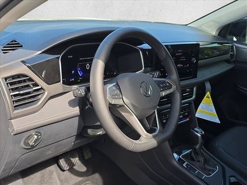 Used 2026 Volkswagen Taos SE FWD image 6