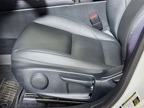 Used 2025 MAZDA MAZDA3 s image 17