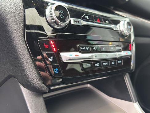 Certified 2022 Ford Explorer Limited w/ Equipment Group 301A image 23