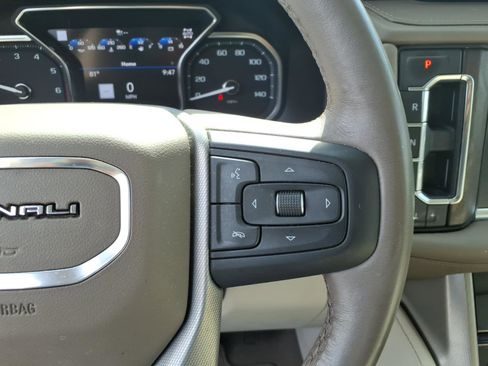 Used 2021 GMC Yukon XL Denali w/ Denali Ultimate Package AWD/4WD image 12