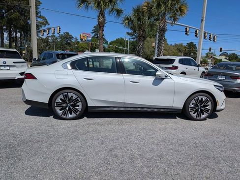 New 2026 BMW 530i RWD image 3