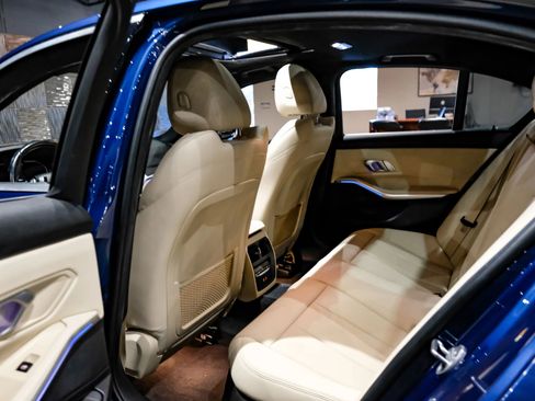 Used 2021 BMW 330i Sedan w/ Driving Assistance Package image 37