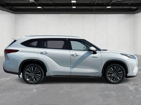 Used 2021 Toyota Highlander Platinum AWD/4WD image 4