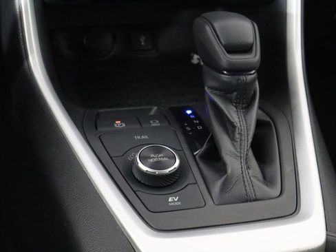 Used 2020 Toyota RAV4 LE w/ All Weather Liner Package AWD/4WD image 24