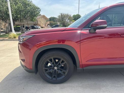 Used 2025 Toyota Grand Highlander AWD image 2