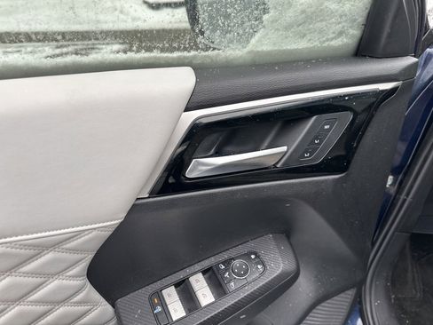 Used 2023 Mitsubishi Outlander SEL image 12