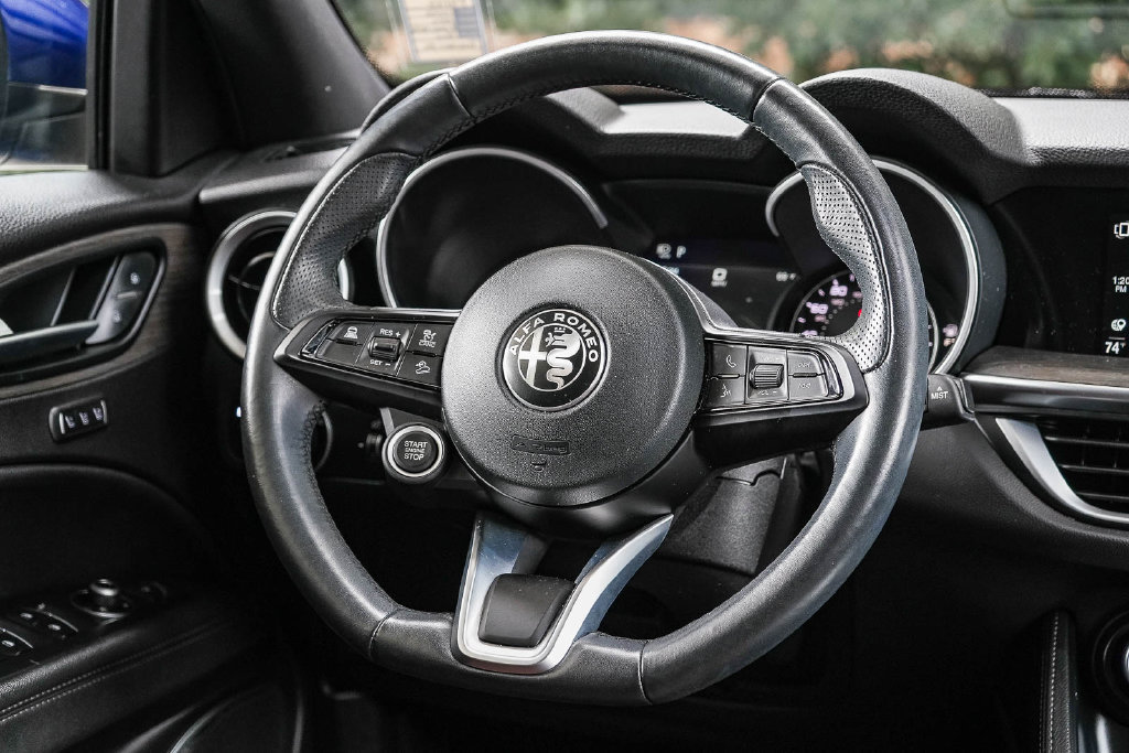 Used 2022 Alfa Romeo Stelvio Ti AWD/4WD image 14