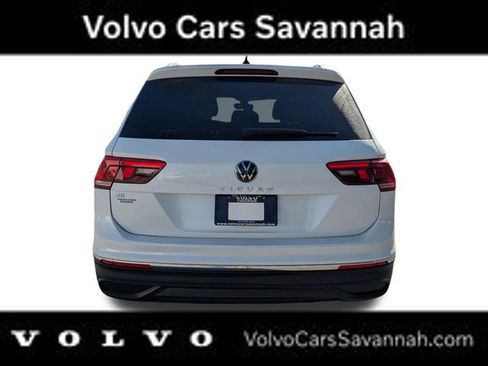 Used 2023 Volkswagen Tiguan SE w/ Panoramic Sunroof Package image 6